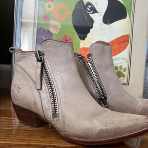FRYE Taupe Leather Ankle Boots with Zipper